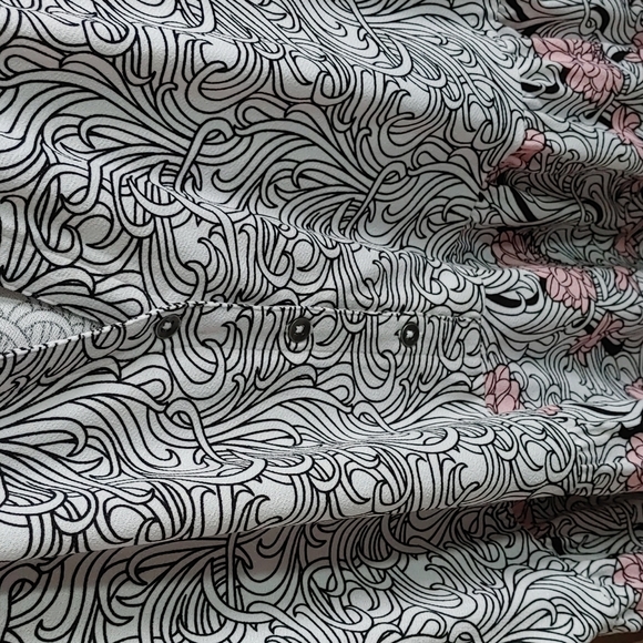 2/$30 Northern Reflections Floral & Graphic Design Women's top XL - Picture 3 of 7